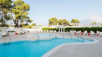 Outdoor pool, pool umbrellas, sun loungers