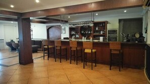 Bar (trong khuôn viên)
