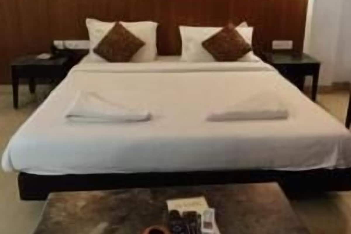 In-room safe, rollaway beds