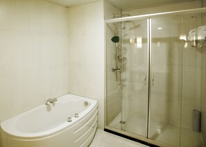 Rainfall showerhead, free toiletries, hair dryer, bathrobes