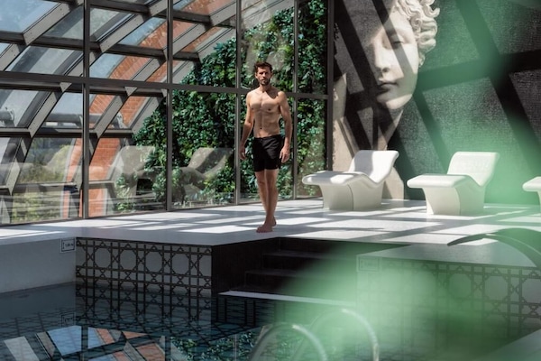 Kolam renang tertutup, kerusi lepak pantai