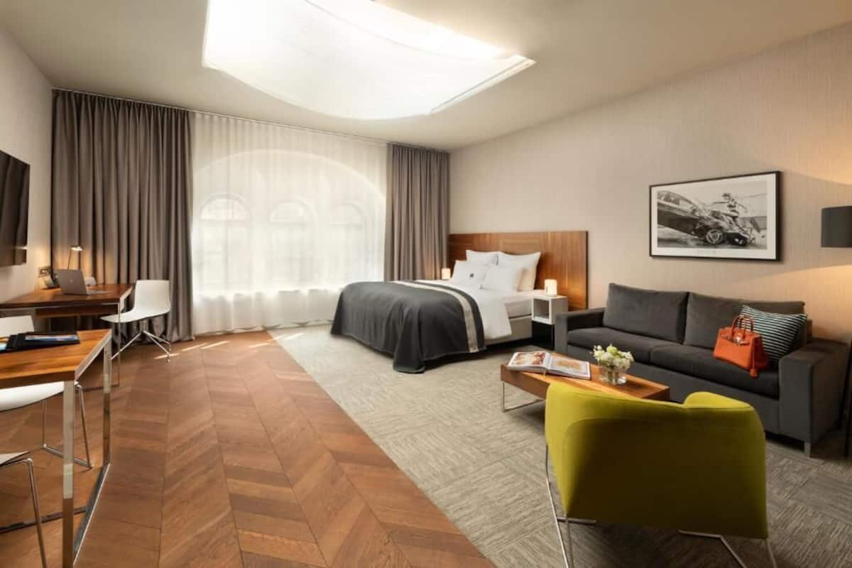 1 bedroom, premium bedding, in-room safe, desk