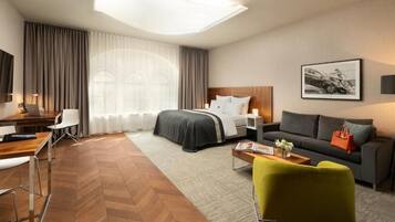 Premium bedding, in-room safe, desk, laptop workspace