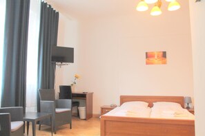 防敏寢具、書桌、隔音、熨斗/熨衫板