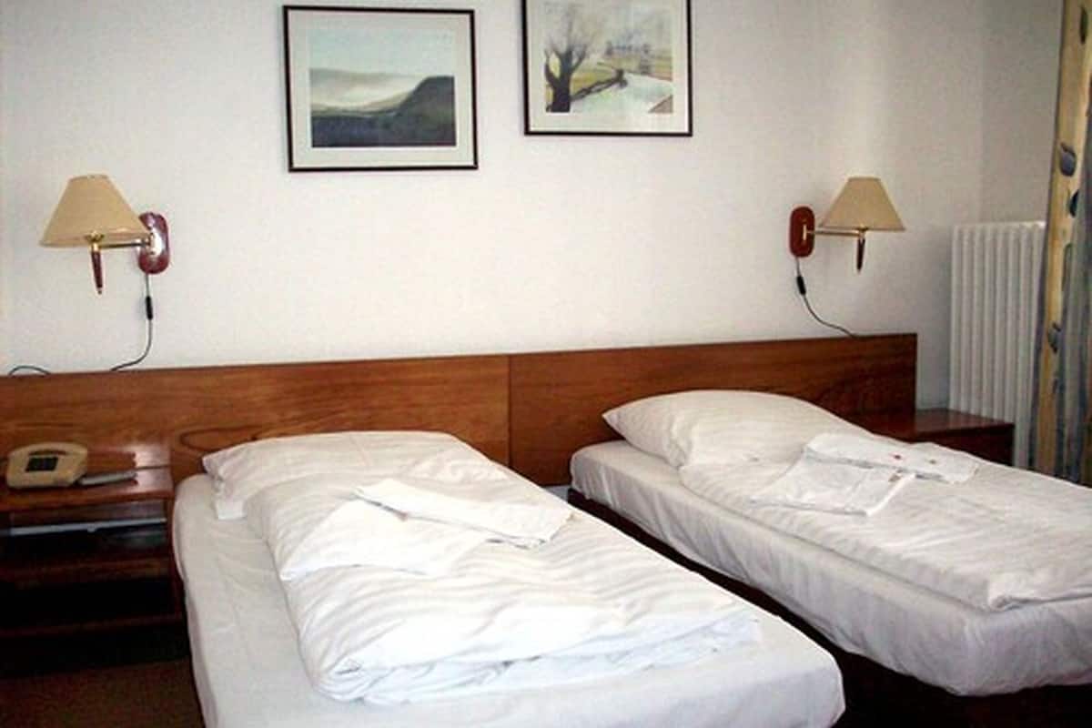 Allergikerbettwaren, Schreibtisch, schallisolierte Zimmer
