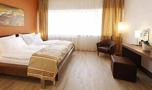 Premium bedding, pillowtop beds, individually decorated, desk - Hotel & Lounge Lava Inn (Feldbach)