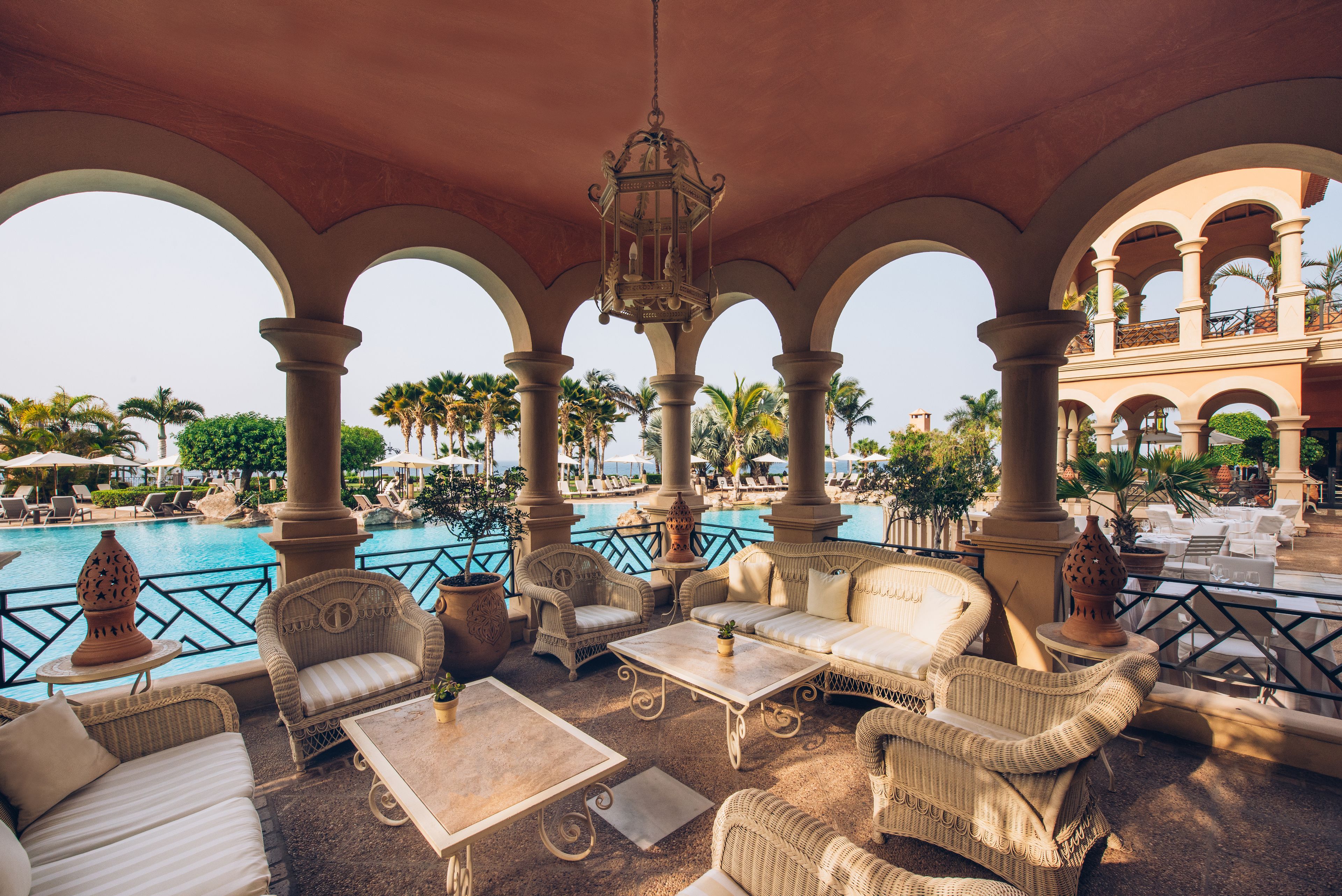 3 restaurants, serveren ontbijt, lunch, diner, internationale gerechten