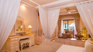 Suite junior, vista al mar (Star Prestige) | Ropa de cama de alta calidad y caja de seguridad en la habitación