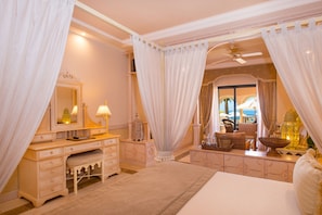 Suite junior, vistas al mar (Star Prestige) | Ropa de cama de alta calidad, caja fuerte, escritorio