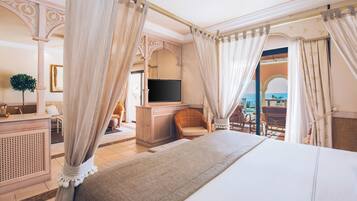 Junior suite, uitzicht op zee (Star Prestige Superior) | Luxe beddengoed, een kluis op de kamer, een bureau, geluiddichte muren