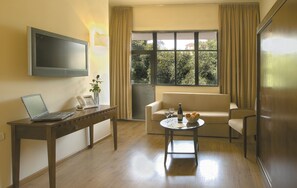 Suite | In-room safe, desk, blackout curtains, iron/ironing board - Satori Hotel (Haifa)