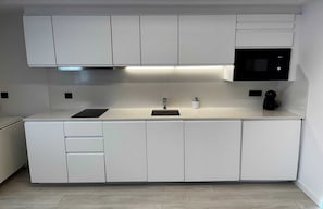 Studio, Multiple Beds | Private kitchen