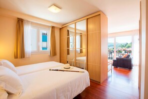 Sengetøy av topp kvalitet, dundyner, senger med overmadrass og minibar