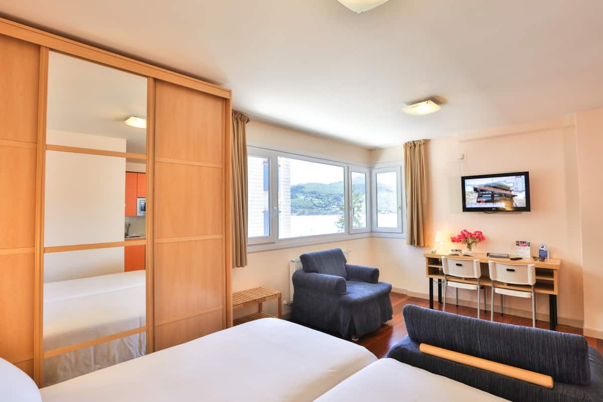Premium bedding, down duvets, pillow-top beds, minibar