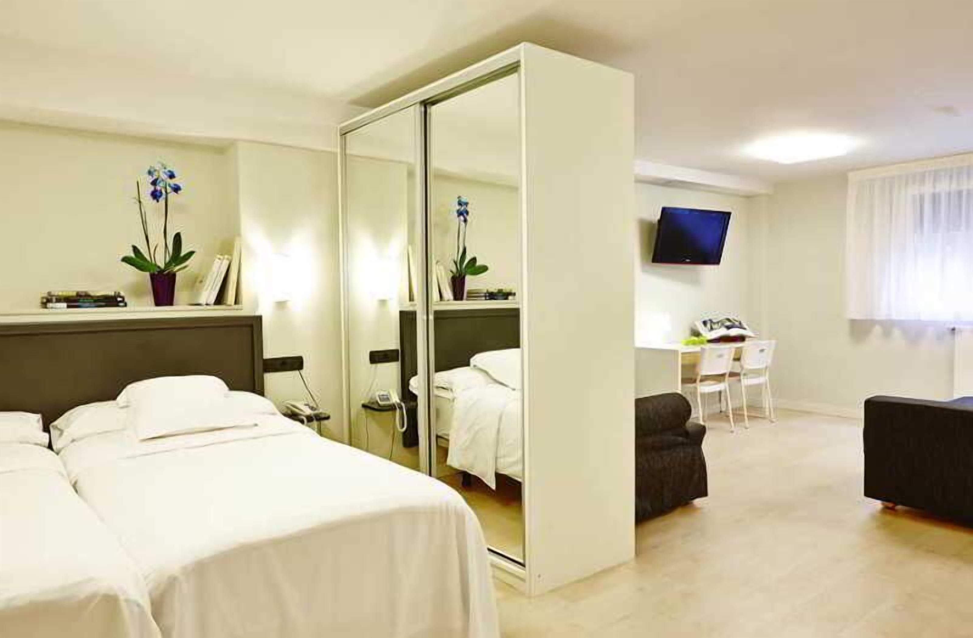 Premium bedding, down duvets, pillow-top beds, minibar