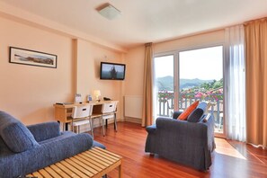 Sengetøy av topp kvalitet, dundyner, senger med overmadrass og minibar