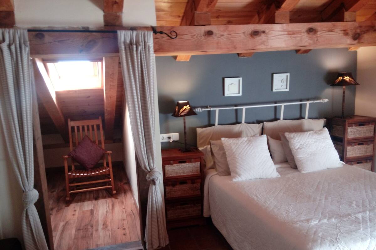 House, Multiple Bedrooms, Balcony