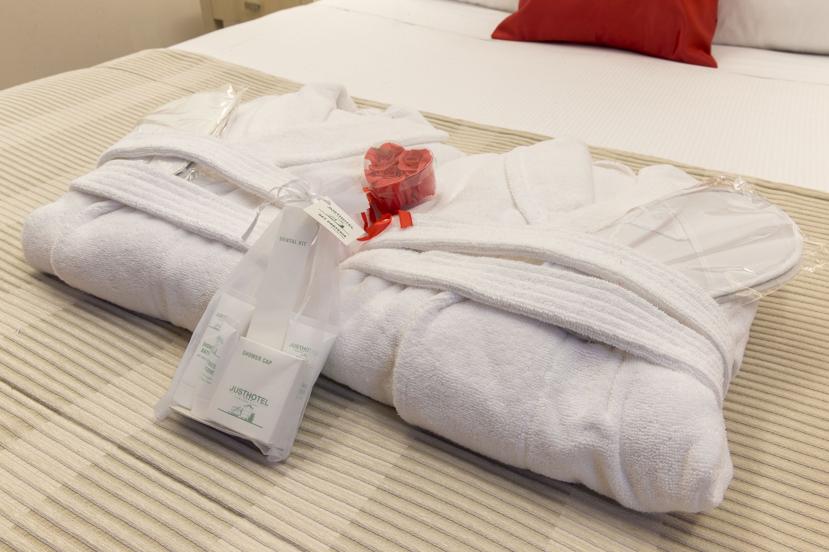 1 bedroom, down duvets, minibar, in-room safe