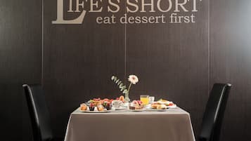 Free daily buffet breakfast