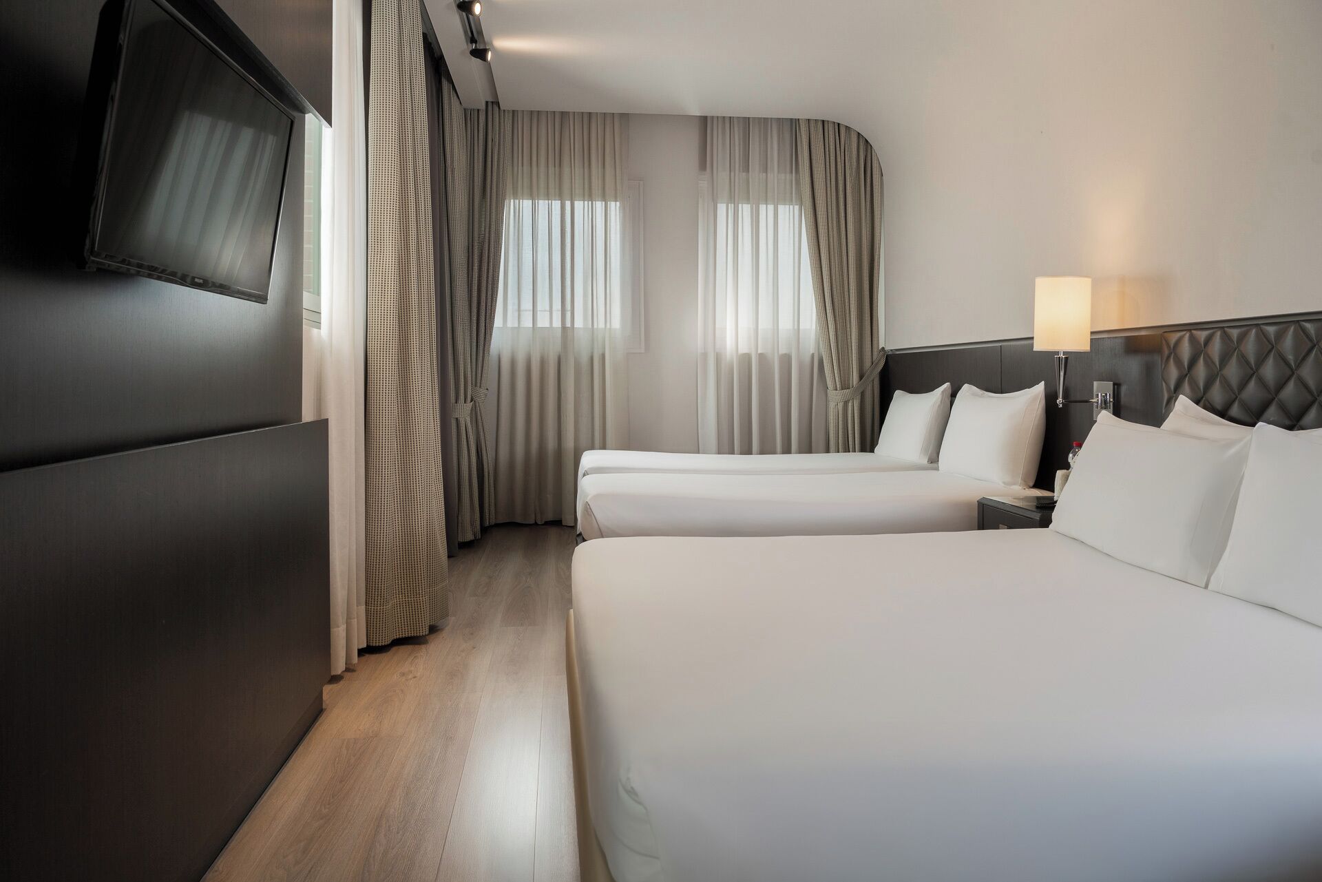 Family Room (Standard) | Down comforters, minibar, in-room safe, desk