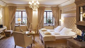 Bureau, chambres insonorisées, fer et planche à repasser