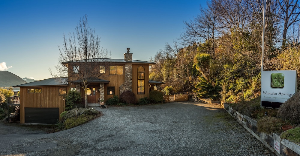 Wanaka Springs Lodge by null