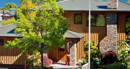 Wanaka Springs Lodge