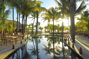 6 restaurants; breakfast, lunch and dinner served  - Trou aux Biches Beachcomber Golf Resort & Spa (Trou aux Biches)