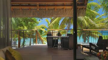 Beachfront Senior Pool Suite | Minibar, in-room safe, desk, free WiFi