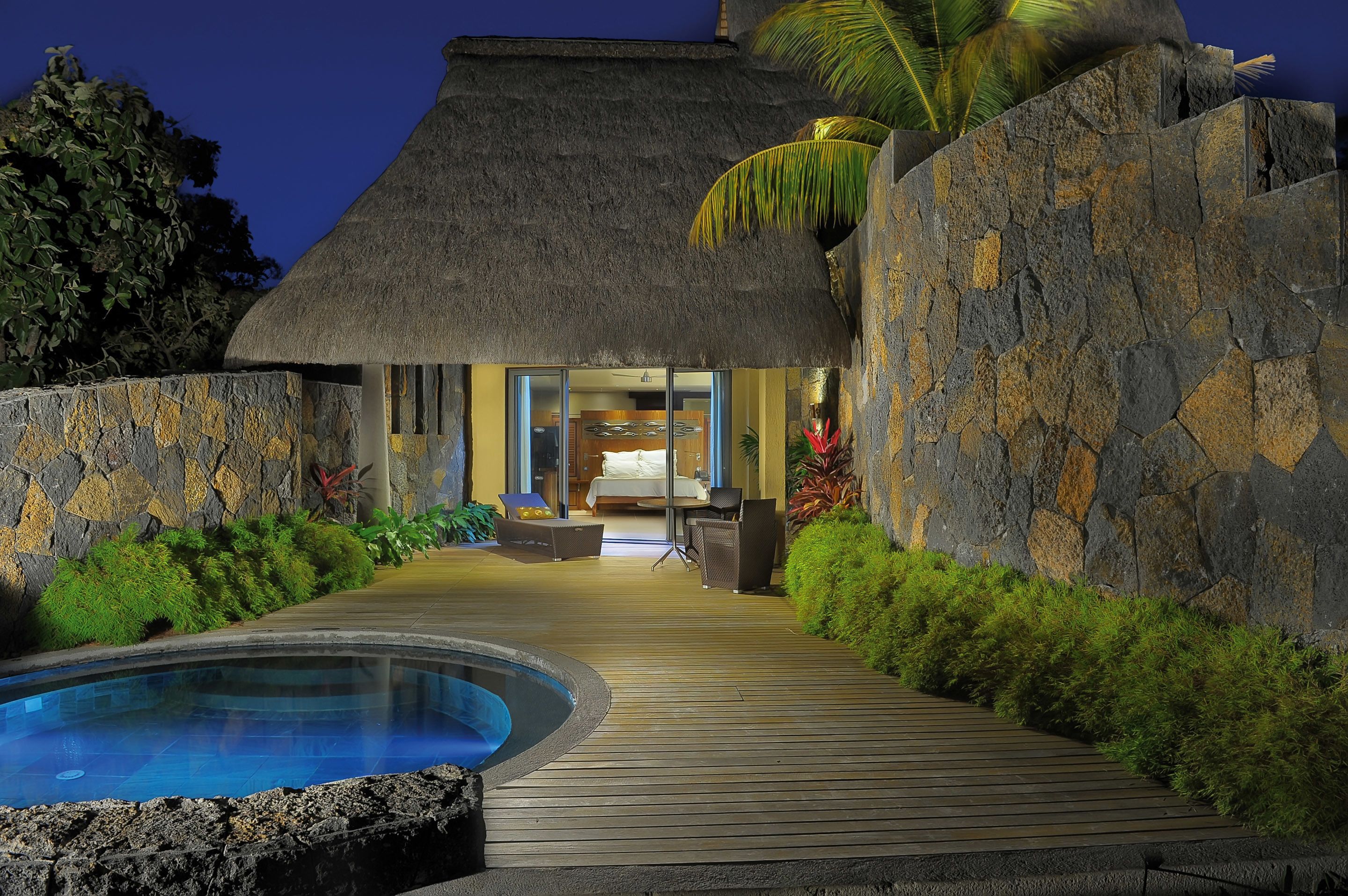 Minibar, in-room safe, desk, free WiFi