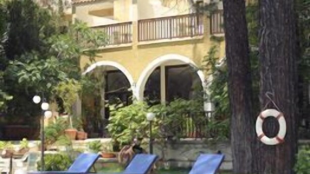 Outdoor pool - The Pendeli Hotel (Platres)