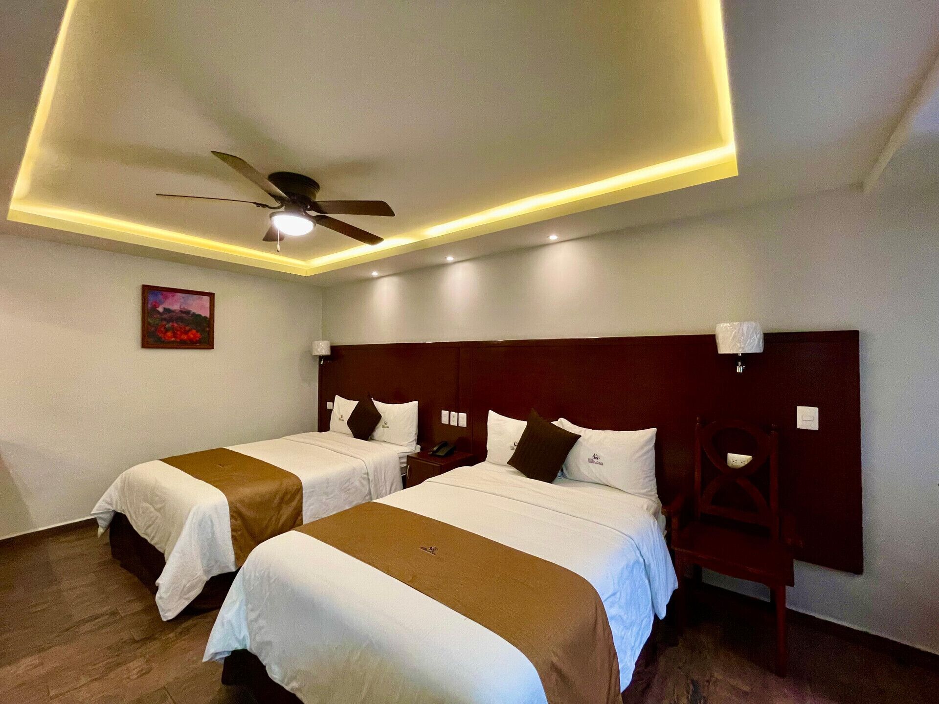 Ropa de cama de alta calidad y escritorio 