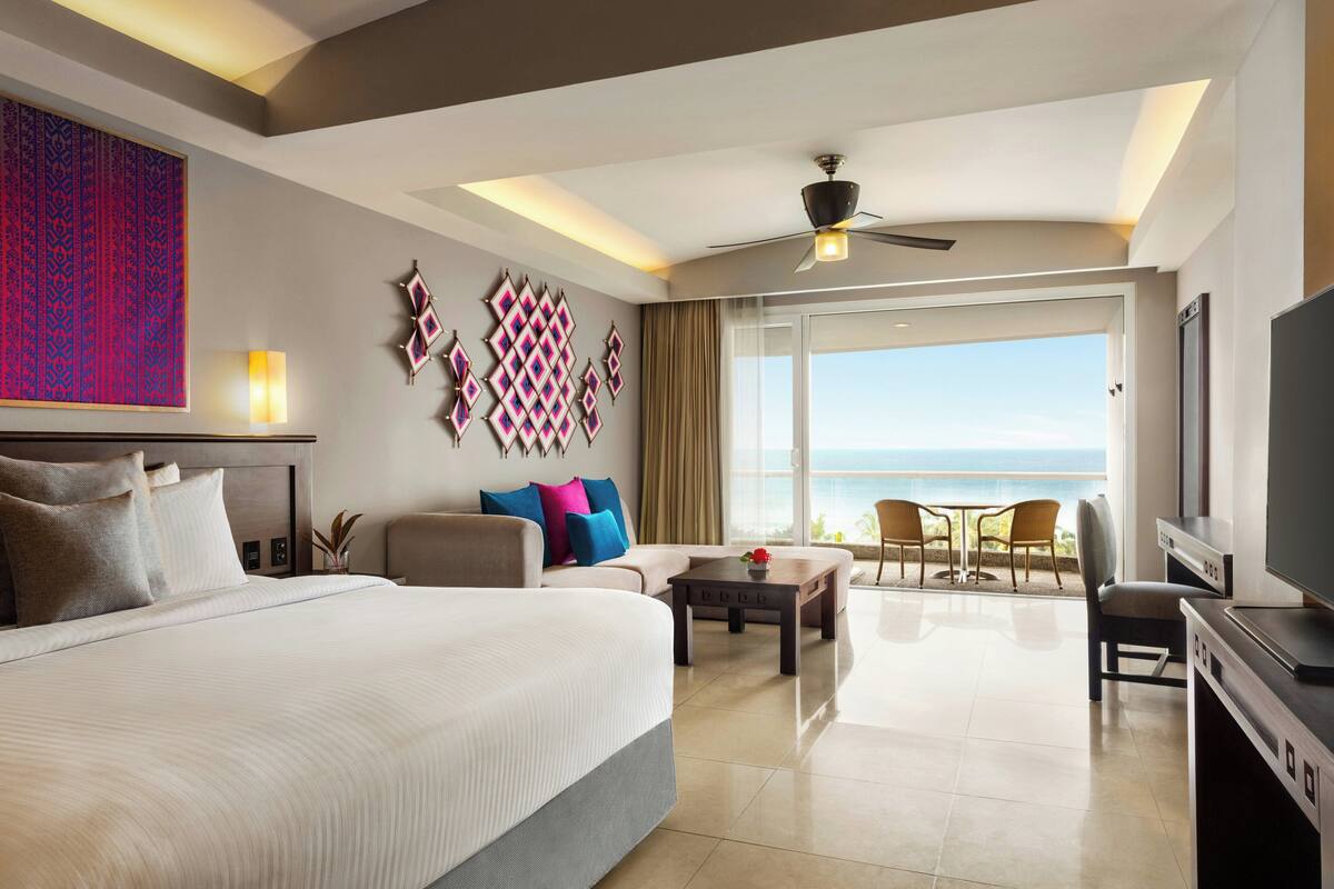 Junior Suite, 1 King Bed, Ocean View (Fiesta Club) | Minibar (free items), in-room safe, desk, blackout drapes