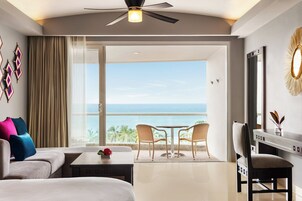 Junior Suite, 1 King Bed, Ocean View (Fiesta Club) | Free minibar, in-room safe, individually furnished, desk