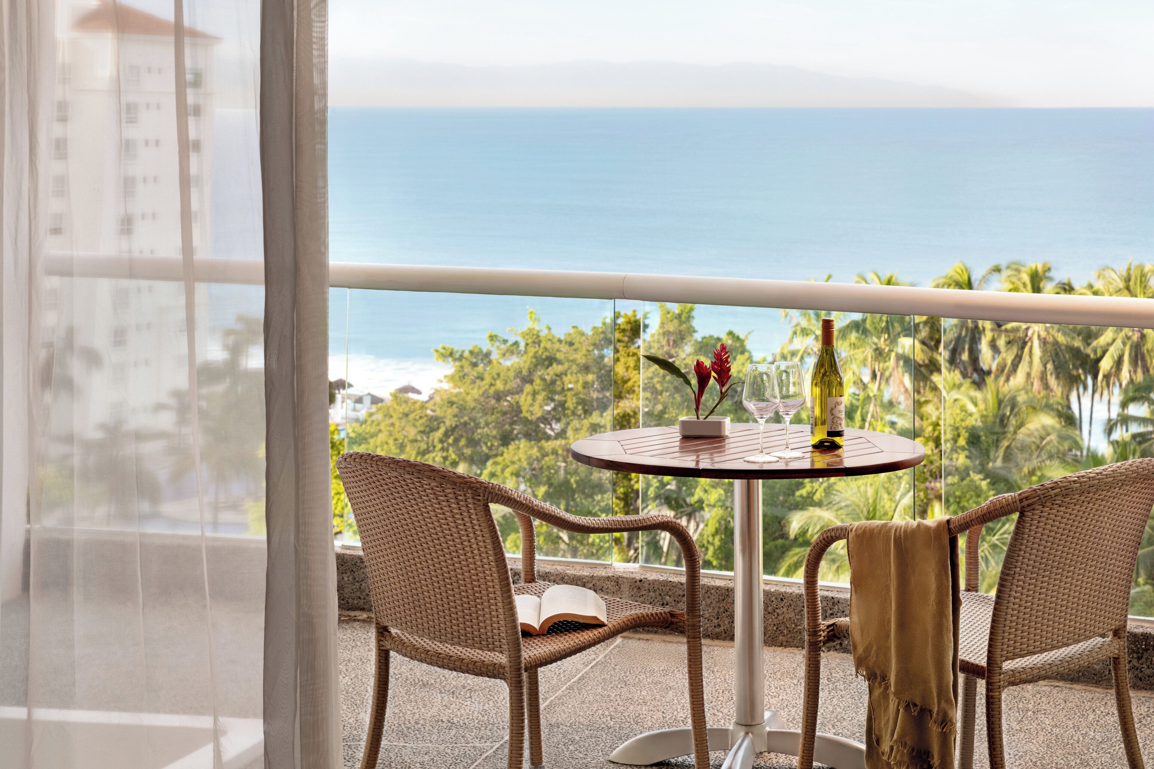 Suite junior, 1 cama King size, vista al océano | Balcón