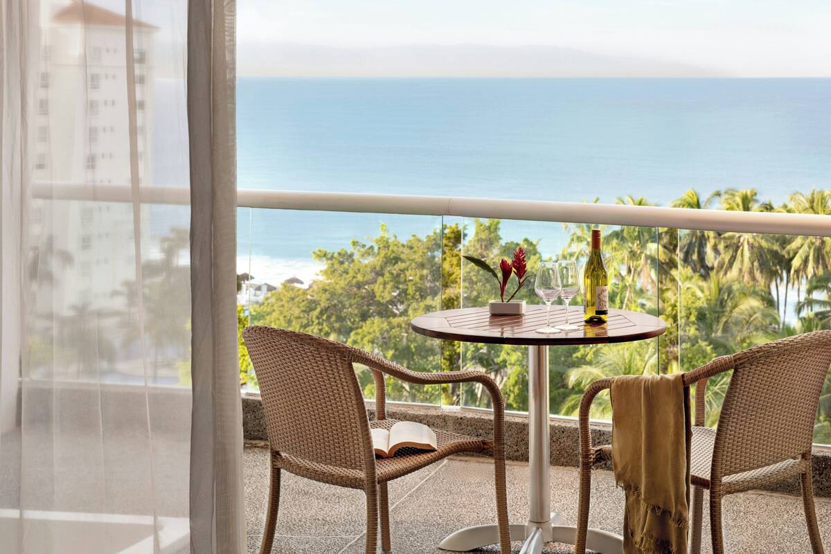 Junior Suite, 1 King Bed, Ocean View | Balcony