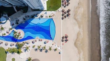 3 Außenpools, Cabañas (gegen Gebühr), Sonnenschirme