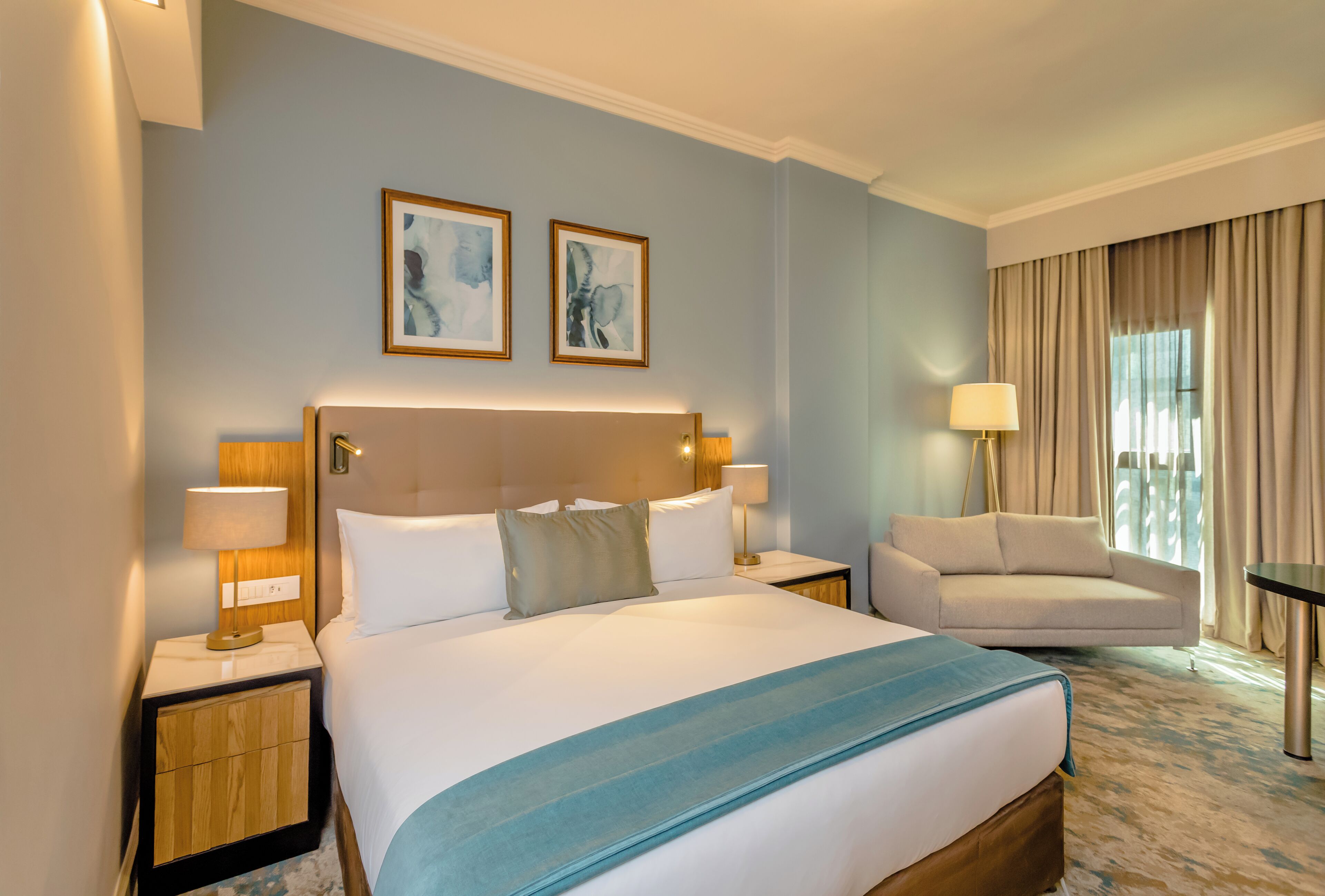 Hypo-allergenic bedding, minibar, in-room safe, desk