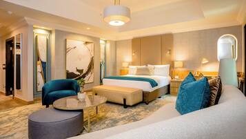 Hypo-allergenic bedding, minibar, in-room safe, desk