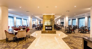 Frukost, lunch och middag serveras