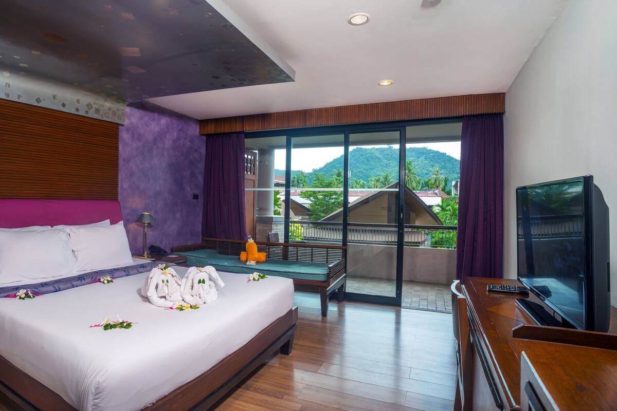 高级房 | 高档床上用品、Select Comfort 床、客房内保险箱、办公桌