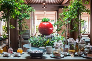 Daily buffet breakfast (THB 530 per person)