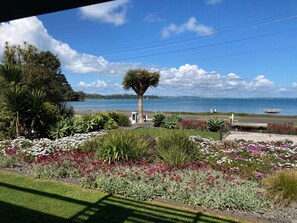 Property grounds - Waiheke Waterfront Lodge (Waiheke Island)