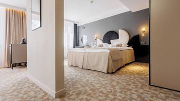 Executive Suite | 1 bedroom, desk, laptop workspace, blackout drapes