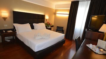 Superior Double Room | Hypo-allergenic bedding, minibar, in-room safe, desk