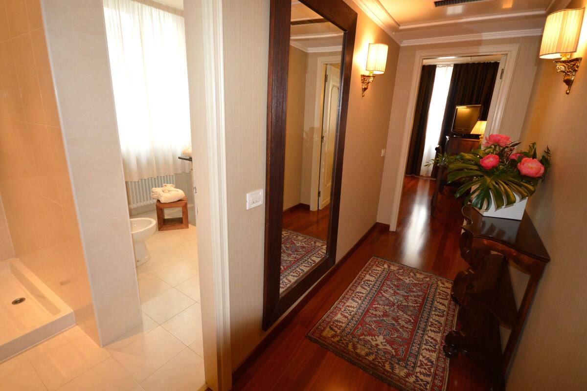 junior suite | hypo-allergenic bedding, minibar, in-room safe, desk