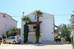 Front of property - Villa Vilma (Sukosan)