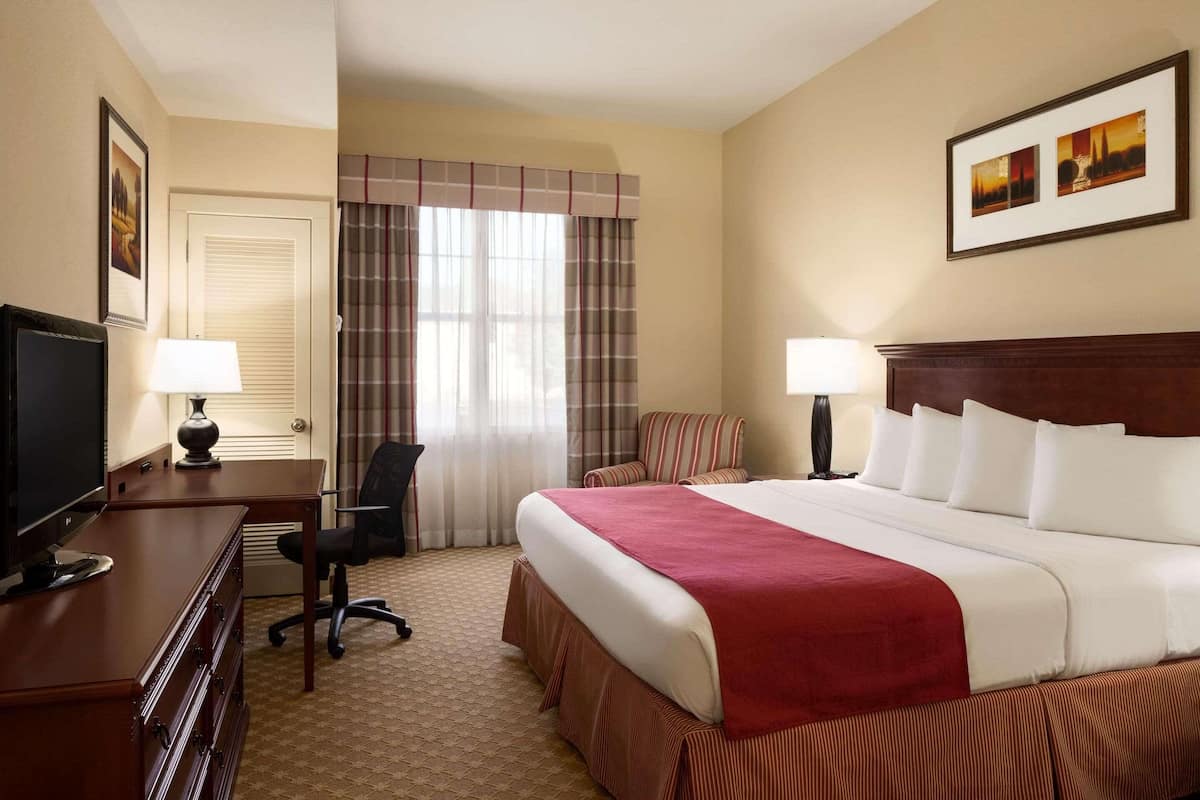 1 bedroom, minibar, in-room safe, blackout drapes