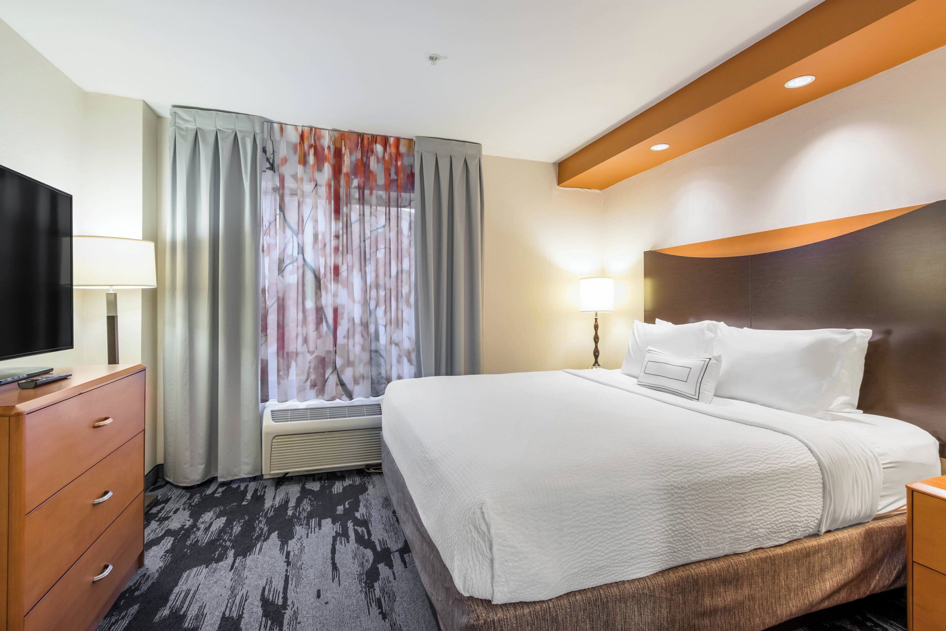 room, 1 king bed with sofa bed | desk, iron/ironing board, free wifi, bed sheets