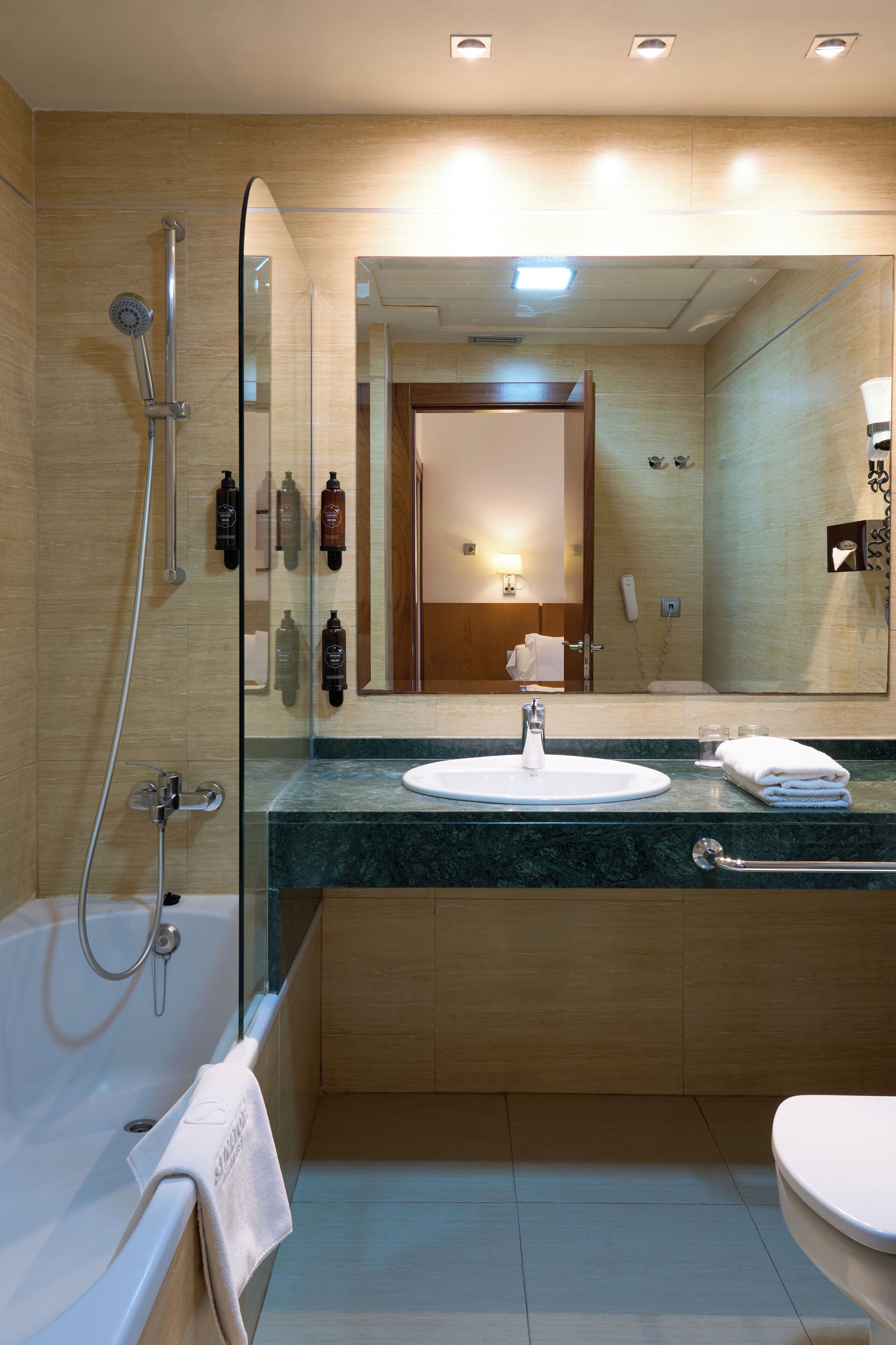 economy double room | minibar, in-room safe, soundproofing, free wifi